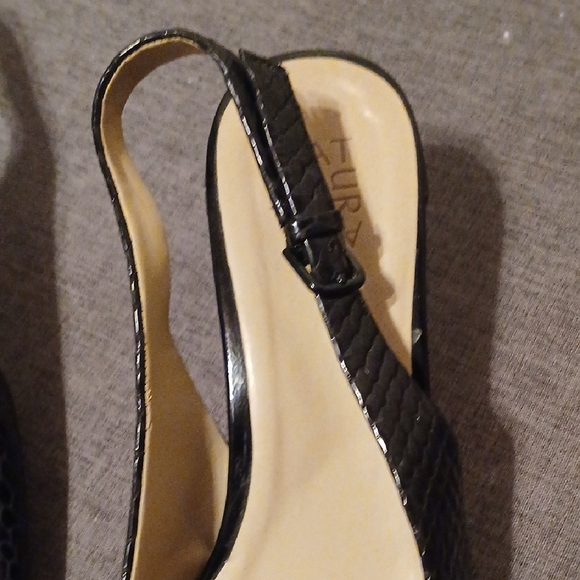 Naturalizer Black Flats Elegant Comfortable Loafers - Picture 9 of 9